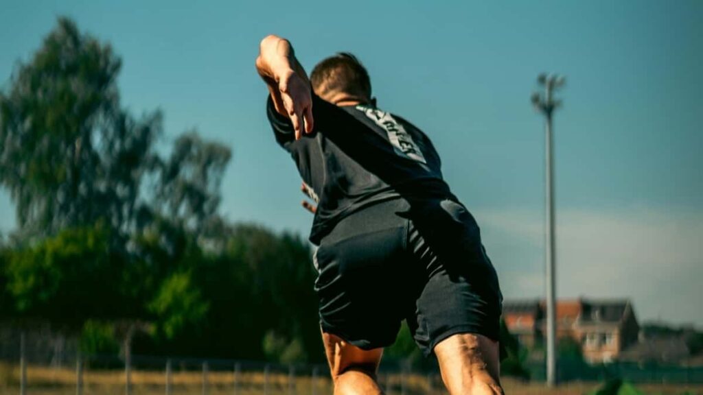 Praktische gids voor Belgische creators: hoe je Italiaanse fitnessmerken op Line bereikt, overtuigt en gratis reviewmateriaal scoort met slimme pitches, kanalen en privacytips.