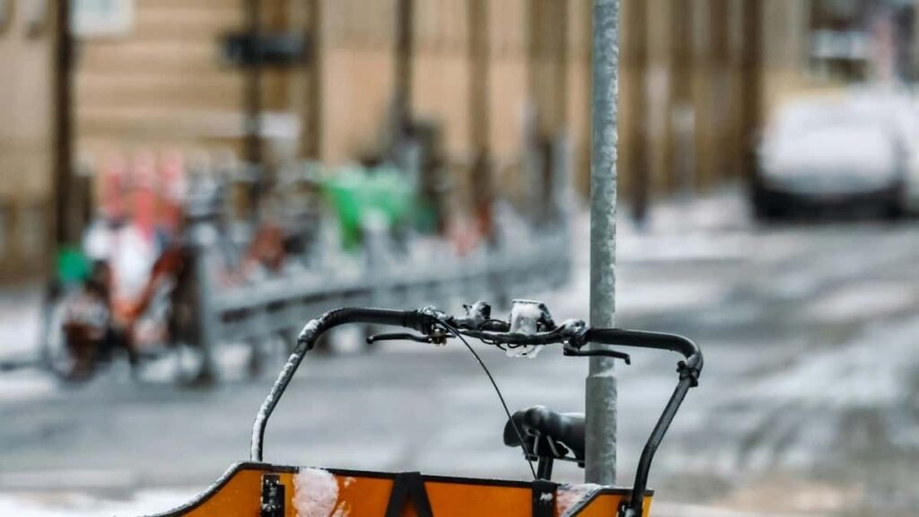 Praktische gids voor Belgische creators: hoe Jordan-gerelateerde merken op Disney+ bereiken, samenwerken en trending producten reviewen met outreach-scripts en privacy-tip.