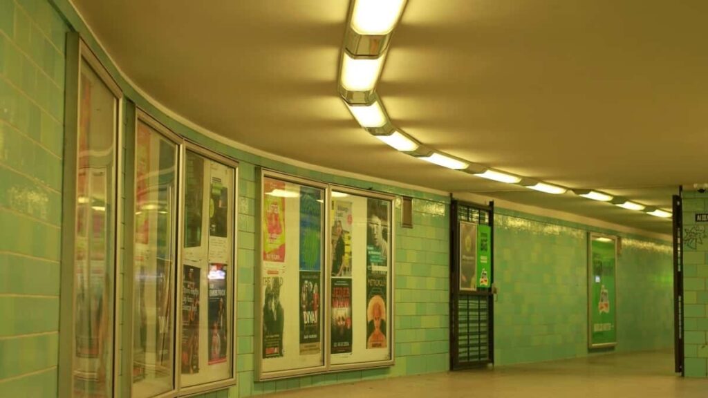 Praktische gids voor Belgische creators: hoe Finlandse merken op Roposo te vinden, benaderen en limited-time kortingscodes delen.